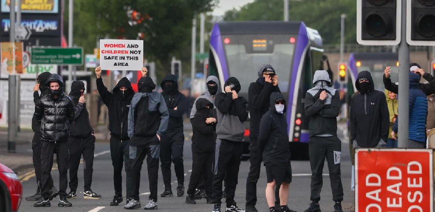 ADHK- Britanya: Faşist Grupların Belfast'ta Yaptıkları Saldırıları Şiddetle Kınıyoruz!