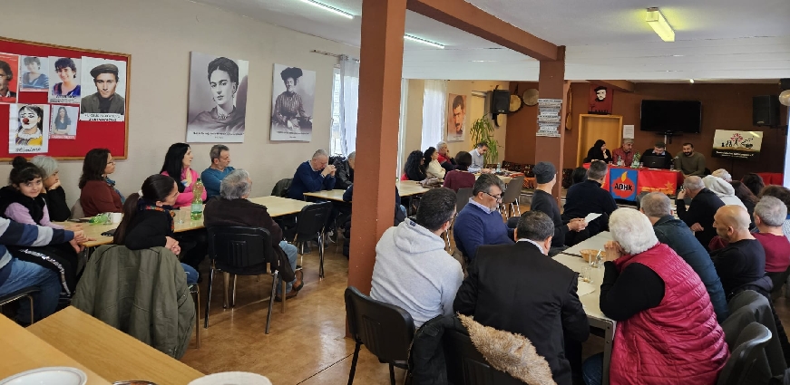 Birlikte Başaracağız Şiarıyla Başlatılan ADHK’ Kampanyası, Stuttgart'ta yapılan Halk toplantısıyla devam etti.