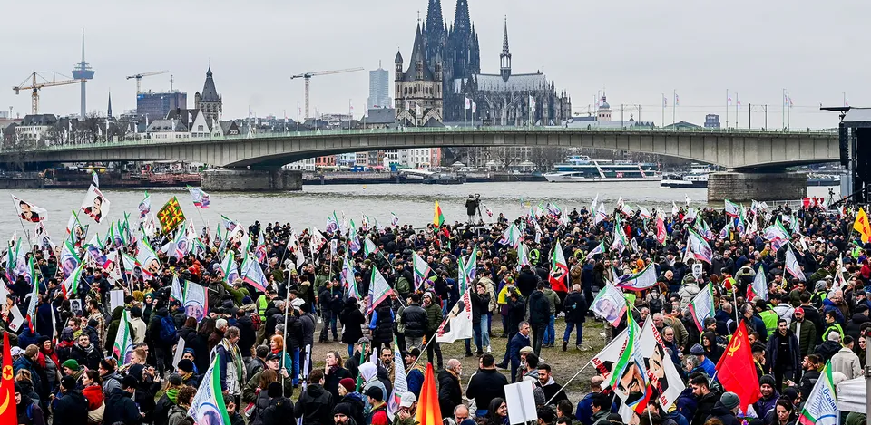 Onbinler Köln'den Dünyaya Seslendi.