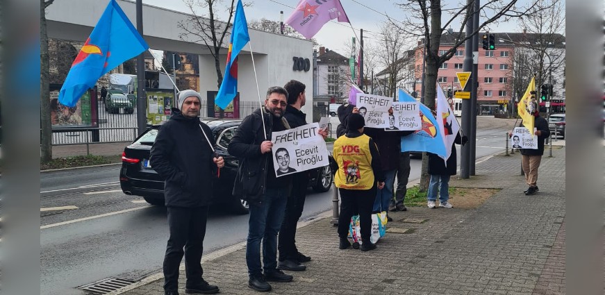 Frankfurt Sırbistan Konsolosluğu önünde “Ecevit Piroğlu’na Özgürlük” eylemi yapıldı.