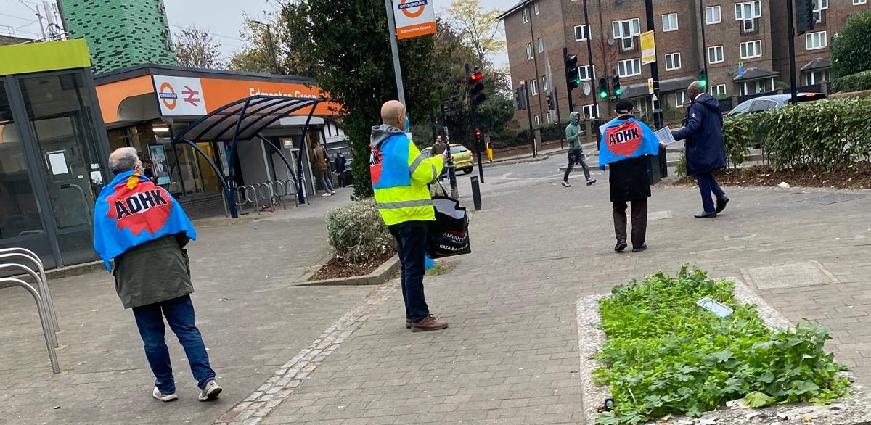 Londra'da Emperyalist Savaş Karşıtı Kampanyanın Bildirileri Dağıtıldı!