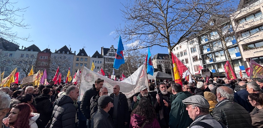 Köln’de Binlerce Kişinin Katıldığı Miting: Suriye’deki Katliamlar Protesto Edildi!