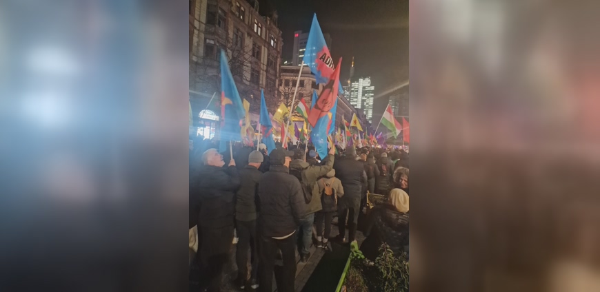 Frankfurtta Coşkulu Rojava Yürüyüşü