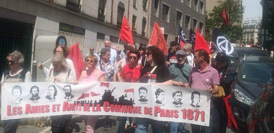 Paris'te Komünarlar Anıldı
