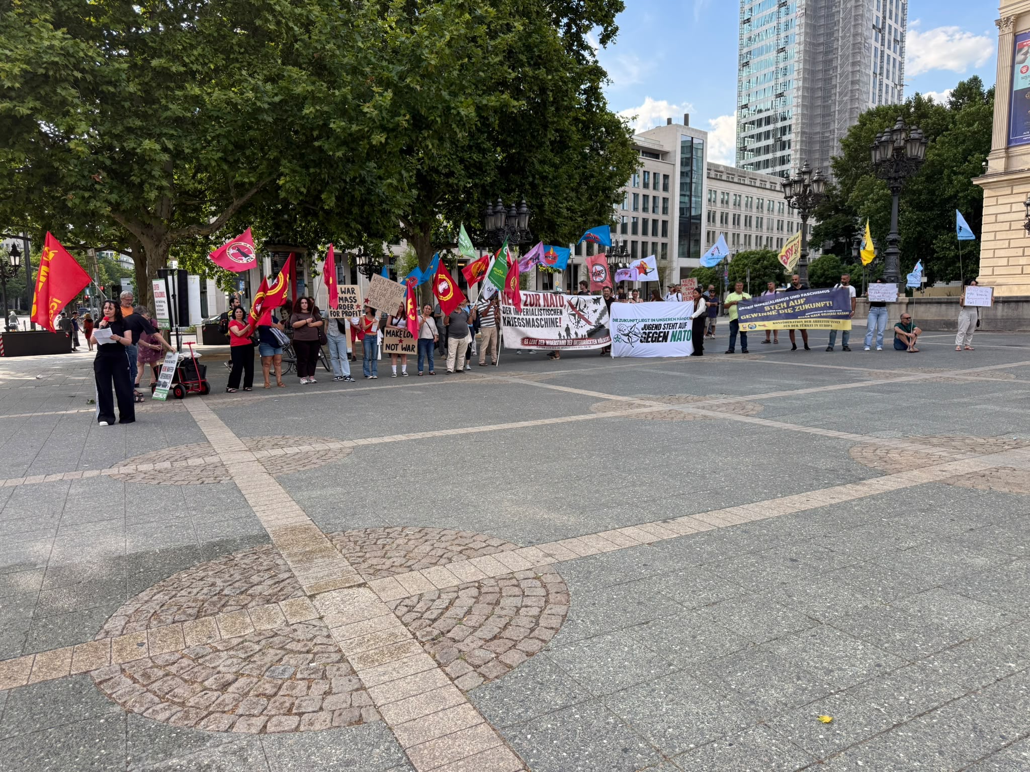 Frankfurt'ta NATO Karşıtı Eylem Gerçekleştirildi