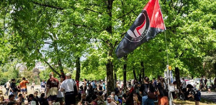 Lozan'da neo-Nazi saldırısına karşı yüzlerce kişi buluştu!