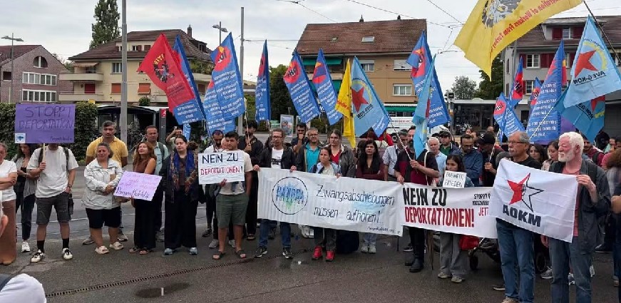 Bern’de SEM önünde kitlesel eylem