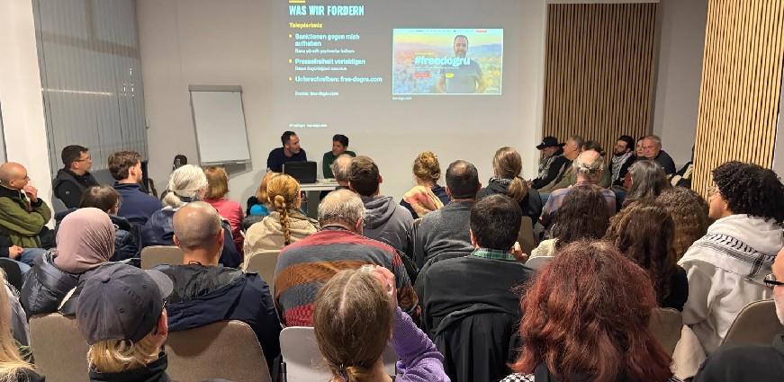 Duisburg’da Hüseyin Doğru söyleşisi: AB yaptırımları ve gazetecilik özgürlüğü