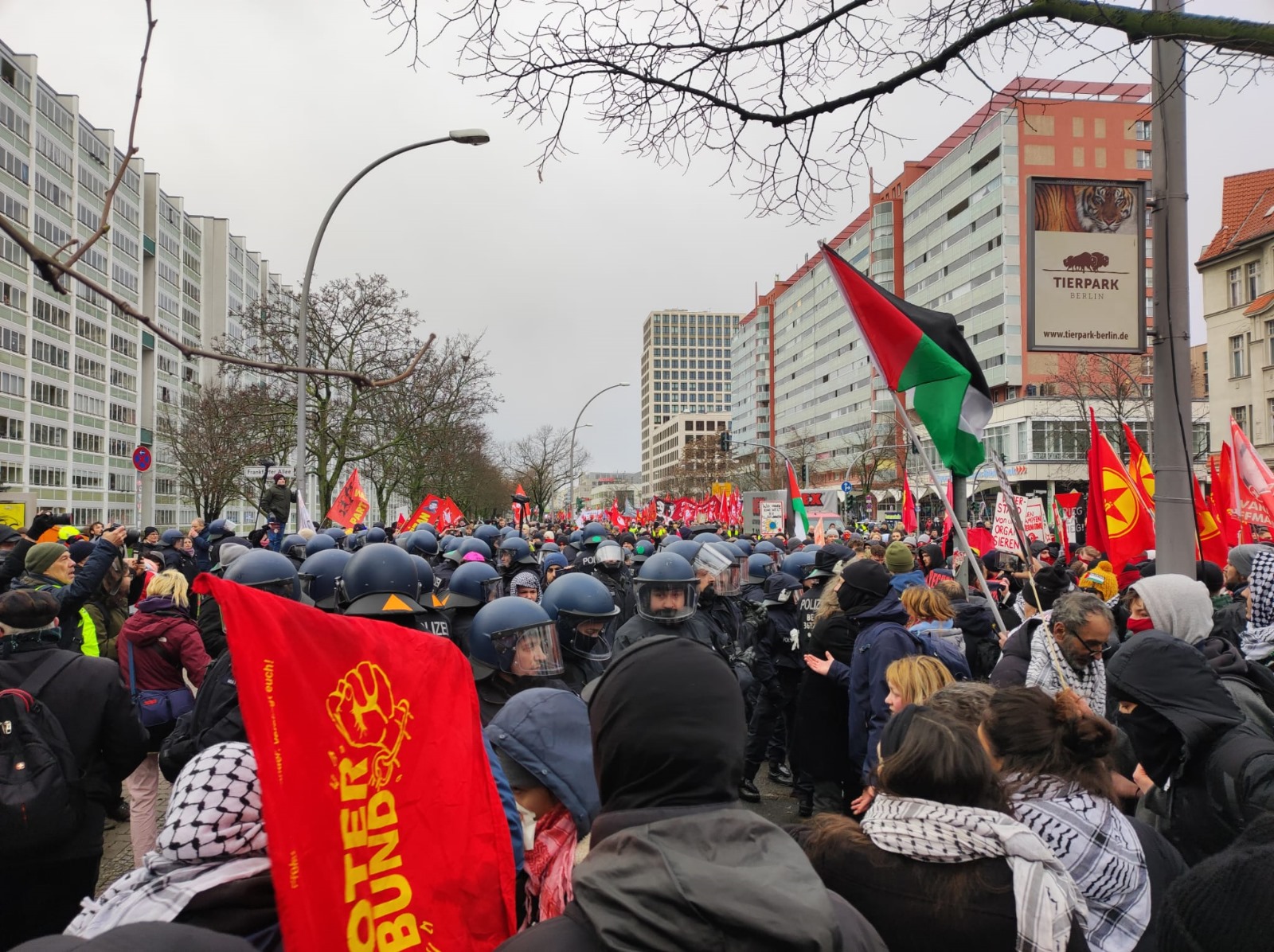 Berlin'de 3L Yürüyüşü Yapıldı. konulu fotoğraflar