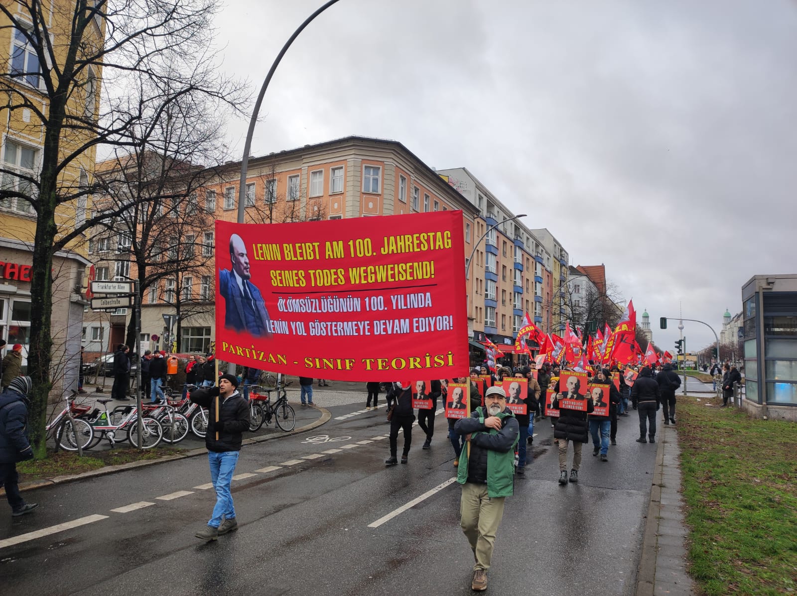 Berlin'de 3L Yürüyüşü Yapıldı. konulu fotoğraflar