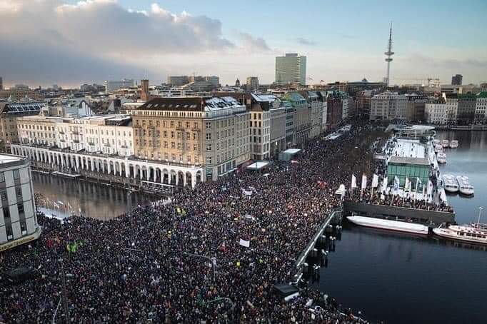 AfD Hamburg'ta Protesto Edildi. konulu fotoğraflar