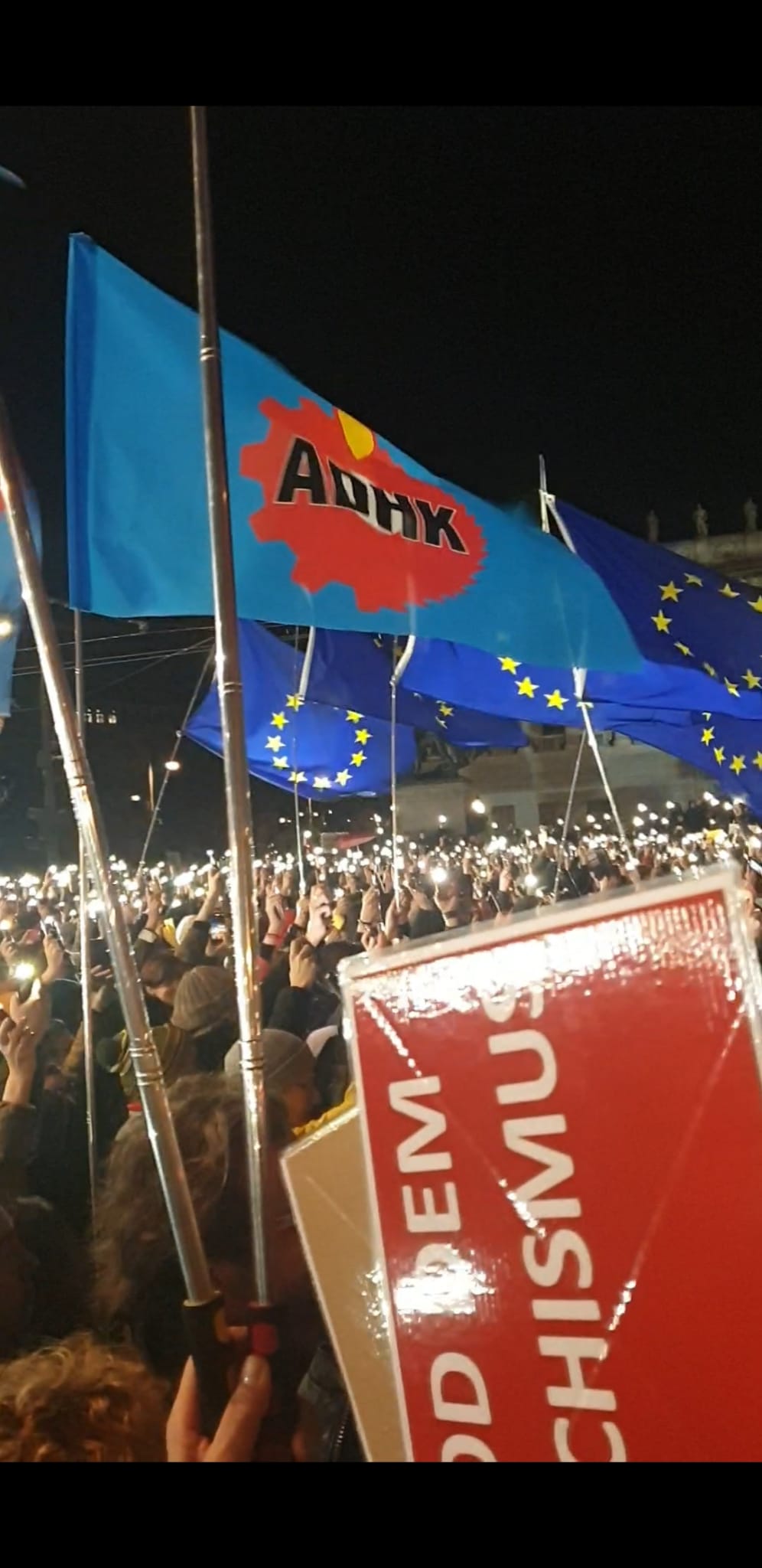 Avusturya'da On binler Irkçılığa Karşı Sokaklara Çıktı! konulu fotoğraflar