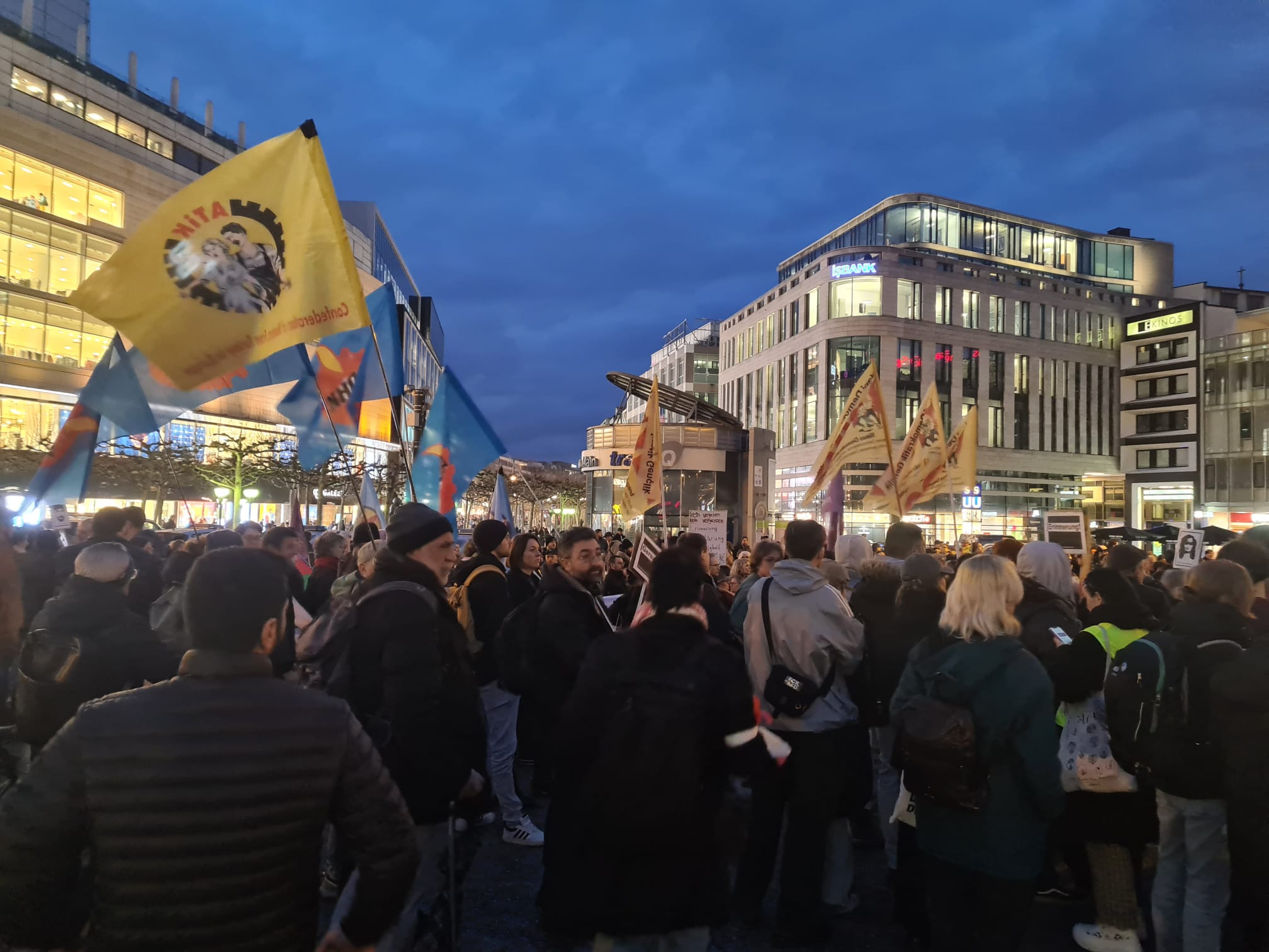 Hanau katliamı dördüncü yıl dönümünde Frankfurt'ta anıldı! konulu fotoğraflar