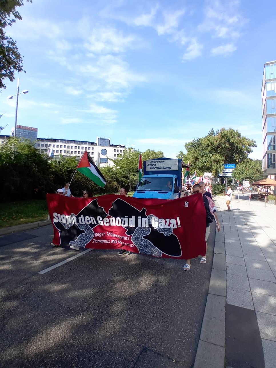 Stuttgart'da Dünya Barış Günü Yürüyüşü! konulu fotoğraflar