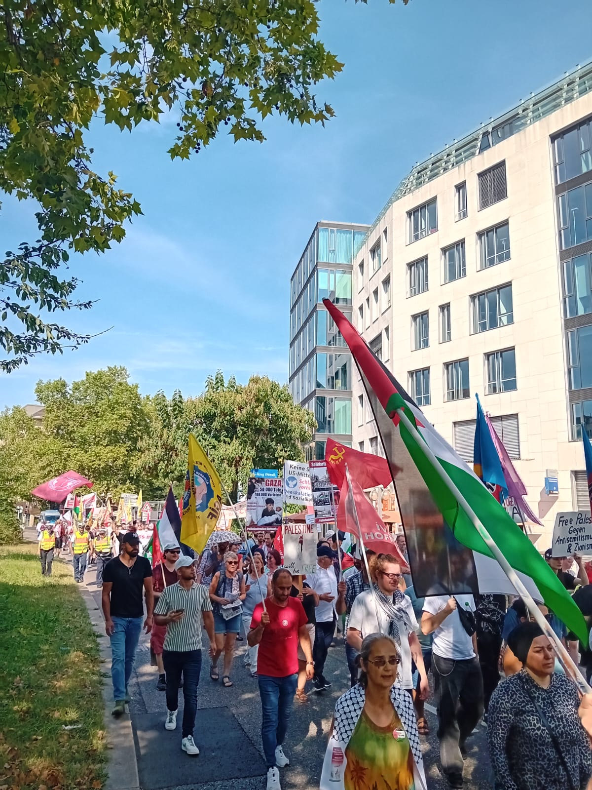 Stuttgart'da Dünya Barış Günü Yürüyüşü! konulu fotoğraflar