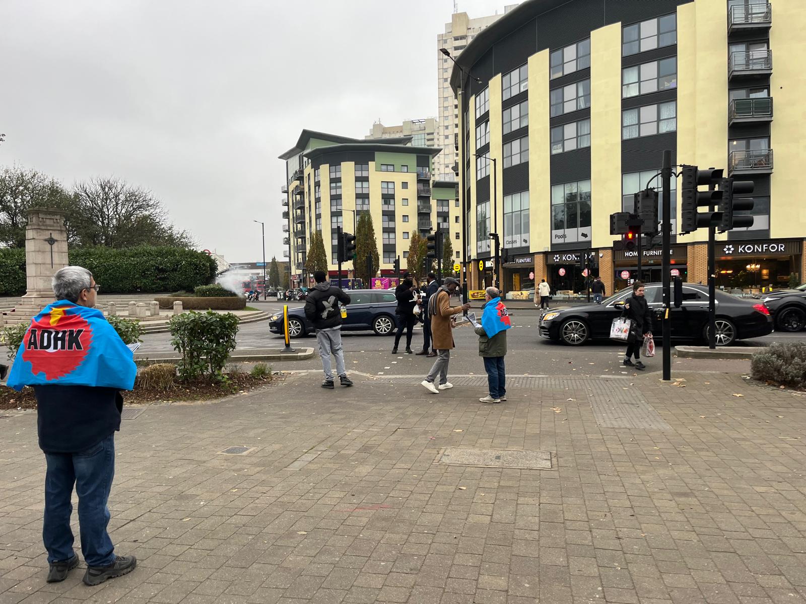 Londra'da Emperyalist Savaş Karşıtı Kampanyanın Bildirileri Dağıtıldı! konulu fotoğraflar