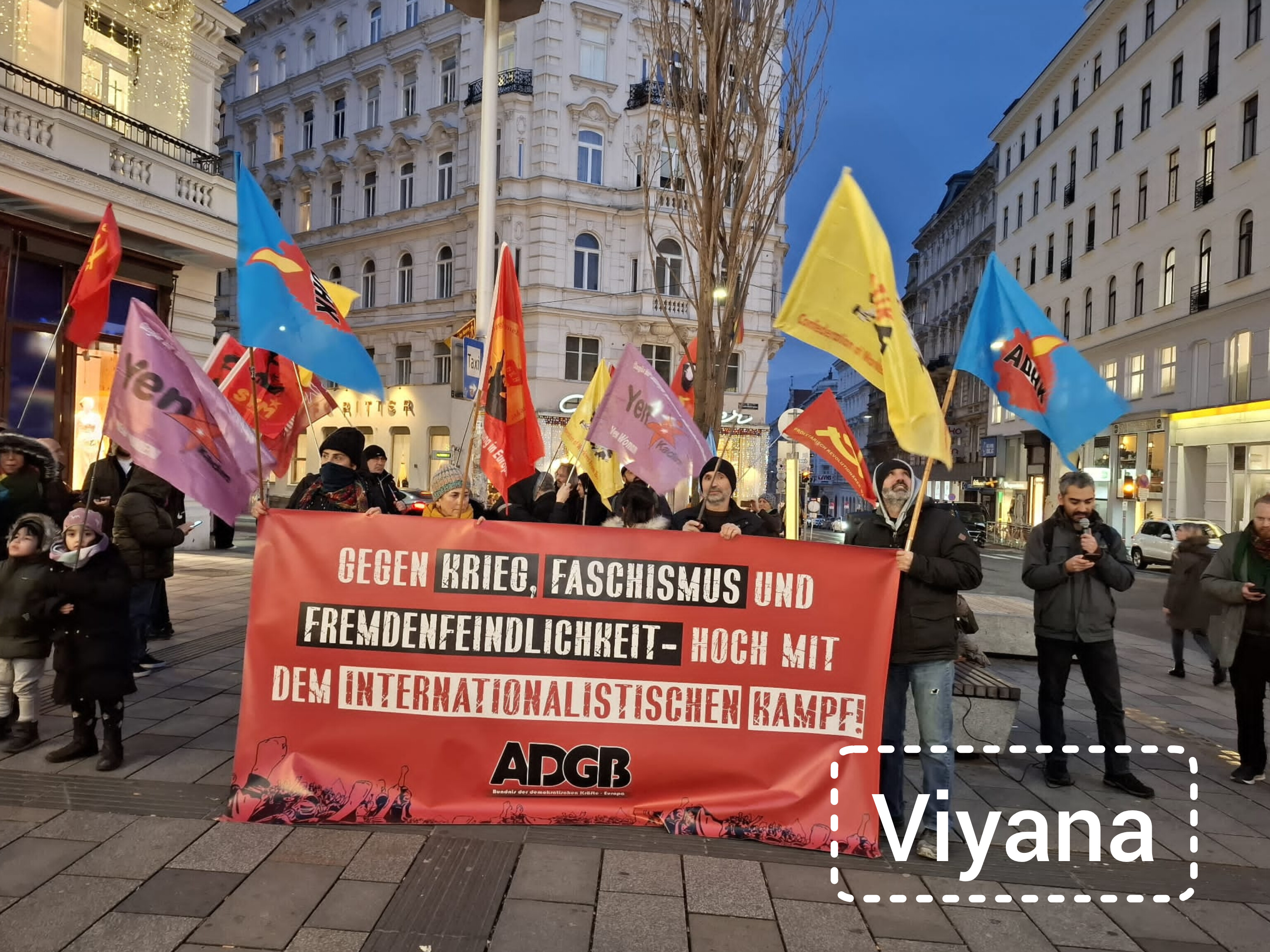 Avrupa merkezleri savaşa, faşizme, ırkçılığa ve göçmen düşmanlığına karşı eylemdeydi! konulu fotoğraflar