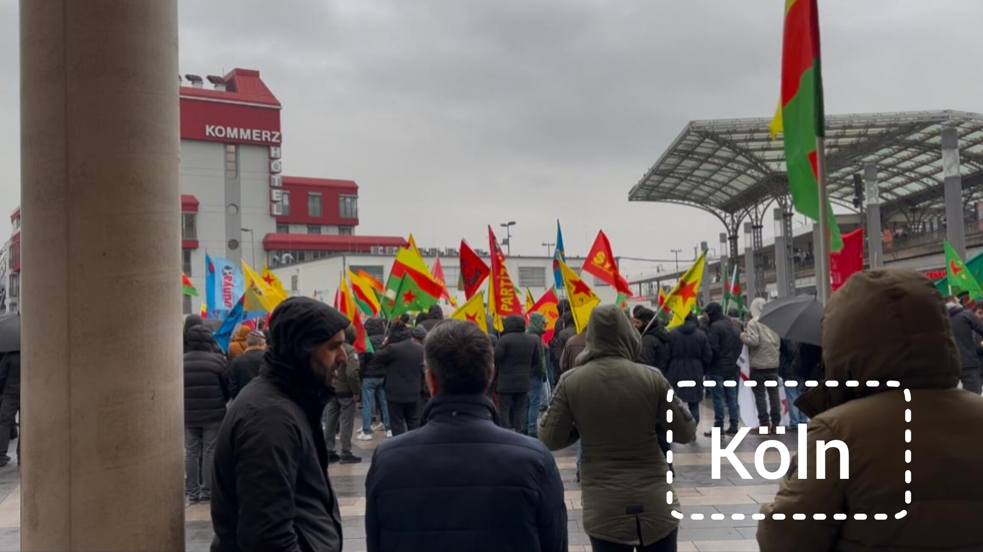 Avrupa merkezleri savaşa, faşizme, ırkçılığa ve göçmen düşmanlığına karşı eylemdeydi! konulu fotoğraflar