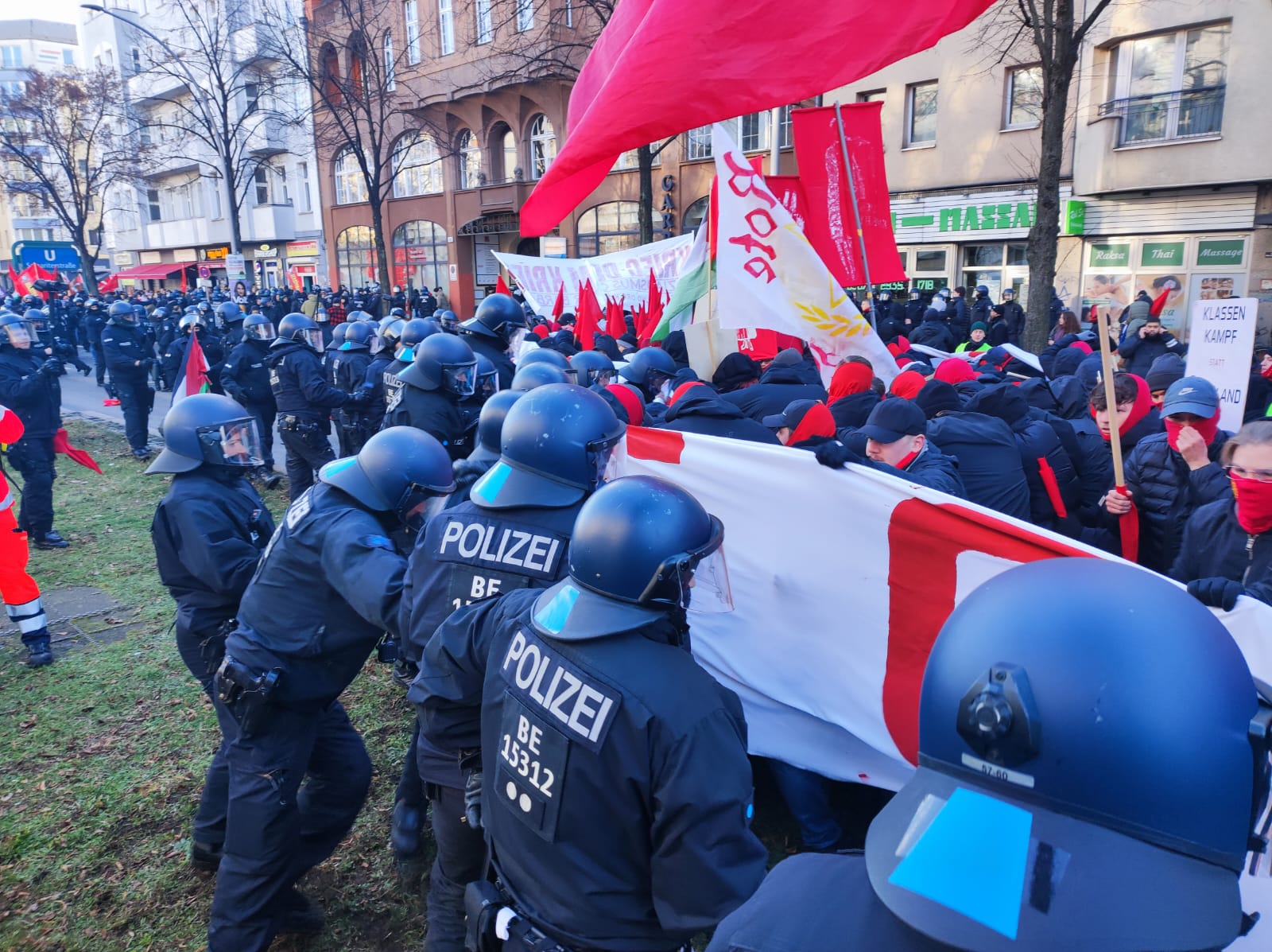 Sosyalizmin Kutup Yıldızları Rosa, Lebknecht ve Lenin, Berlin’de Anıldılar! konulu fotoğraflar