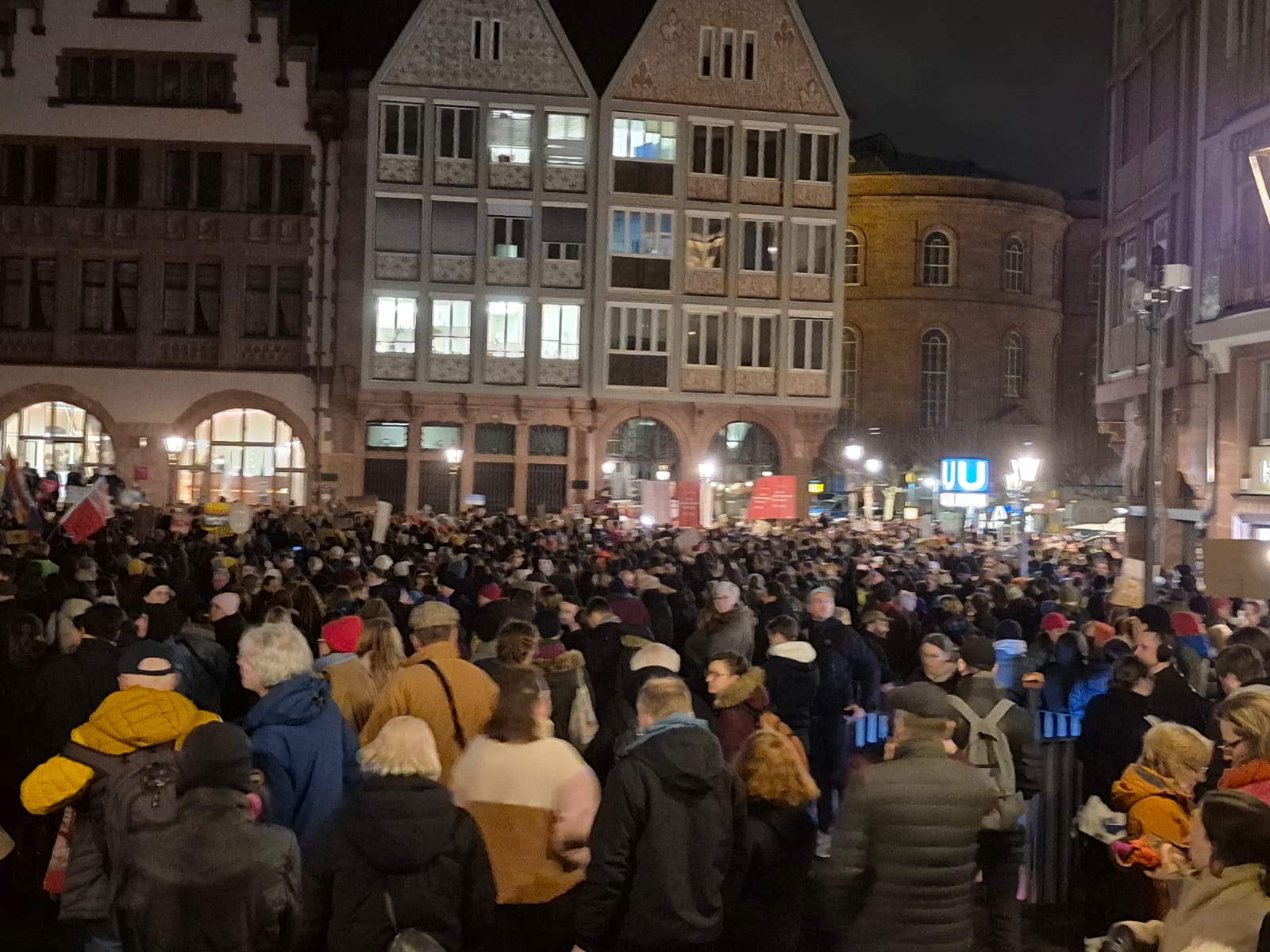 Frankfurt’ta binlerce kişi ‘’Faşizme karşı hep birlikte!’’ dedi! konulu fotoğraflar