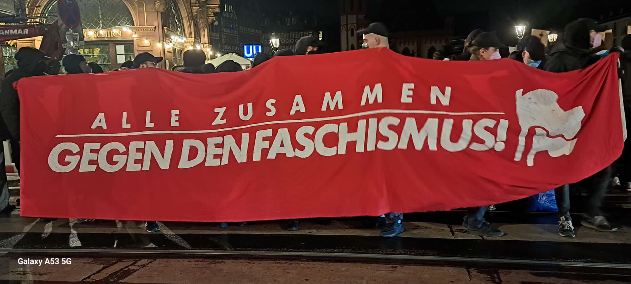 Frankfurt’ta binlerce kişi ‘’Faşizme karşı hep birlikte!’’ dedi! konulu fotoğraflar