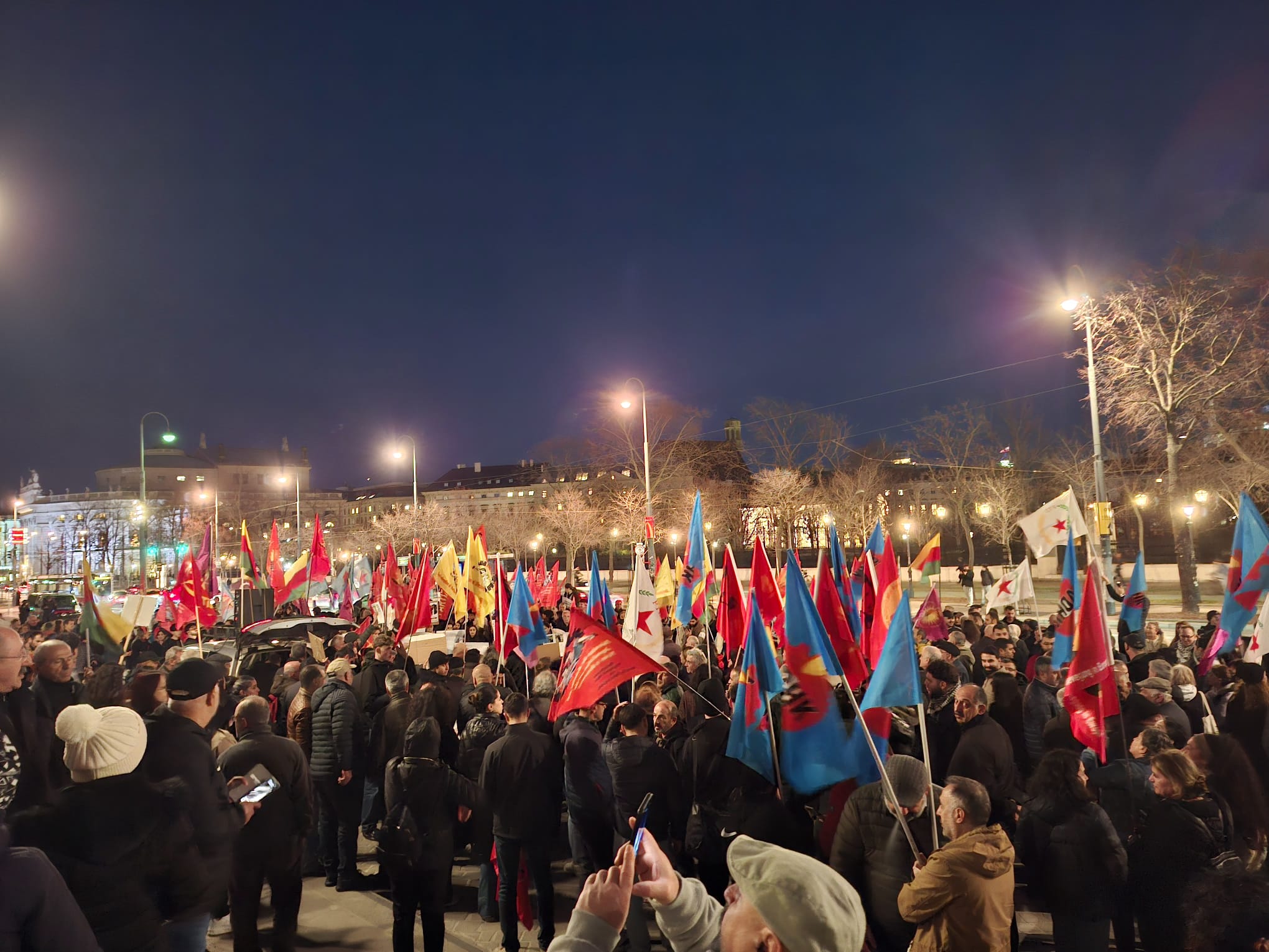 ADGB'nin Çağrısıyla Bir araya Gelen Kitleler Arap Alevi Katliamını Protesto Etti! konulu fotoğraflar