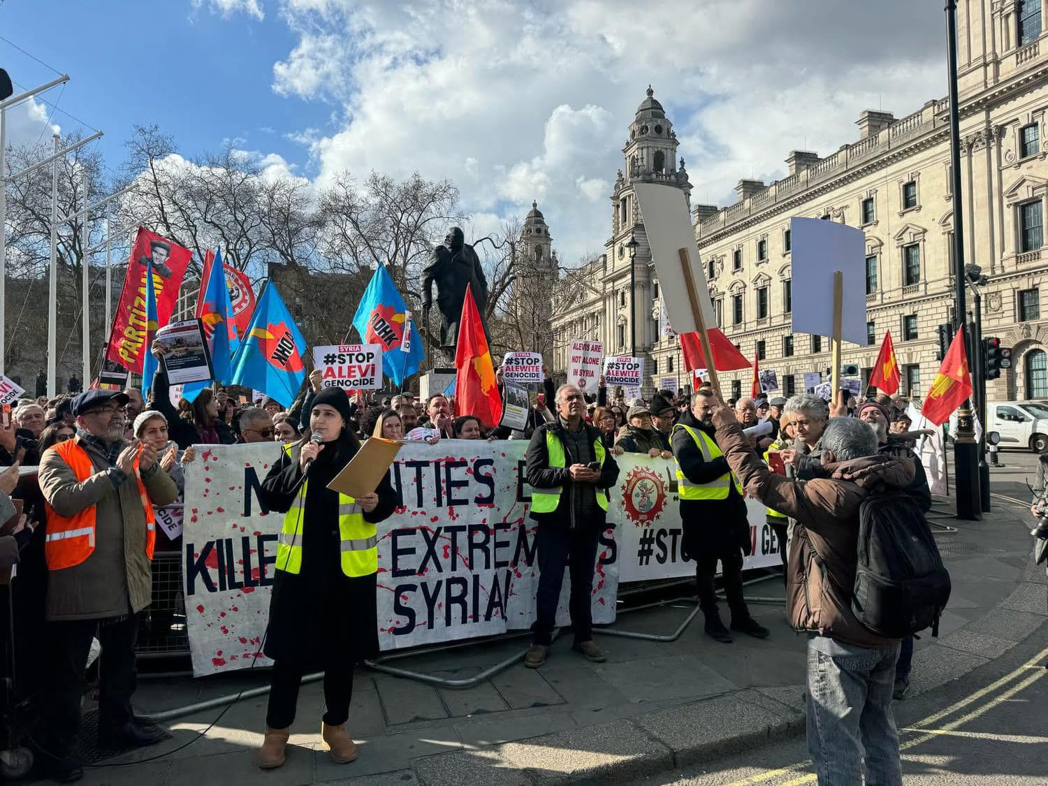 ADGB'nin Çağrısıyla Bir araya Gelen Kitleler Arap Alevi Katliamını Protesto Etti! konulu fotoğraflar