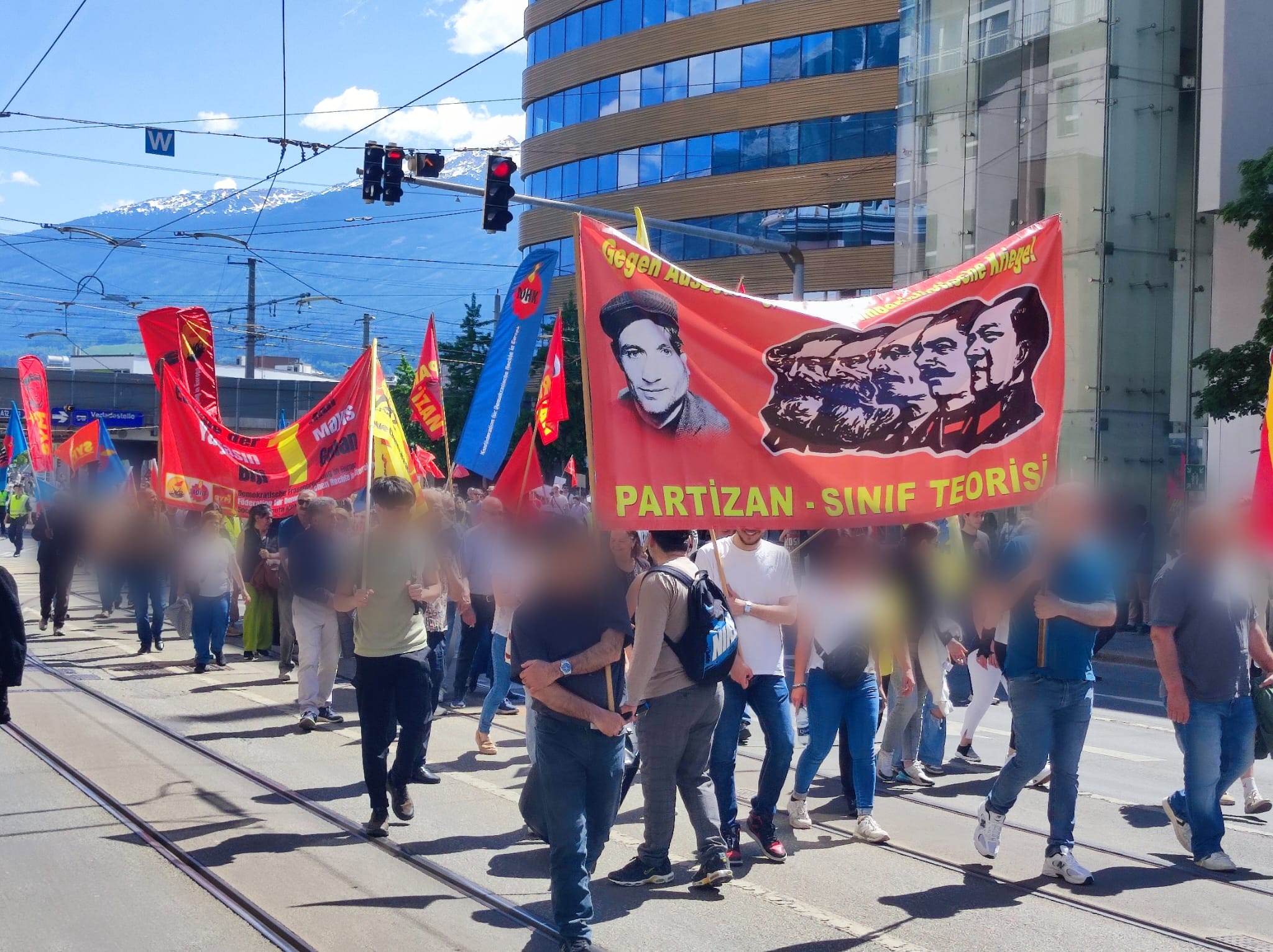 Avrupa'da 1 Mayıs, Coşkuyla Kutlandı konulu fotoğraflar