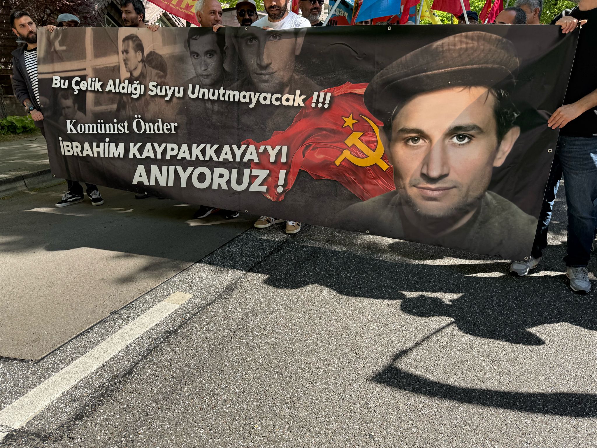 Avrupa'da 1 Mayıs, Coşkuyla Kutlandı konulu fotoğraflar