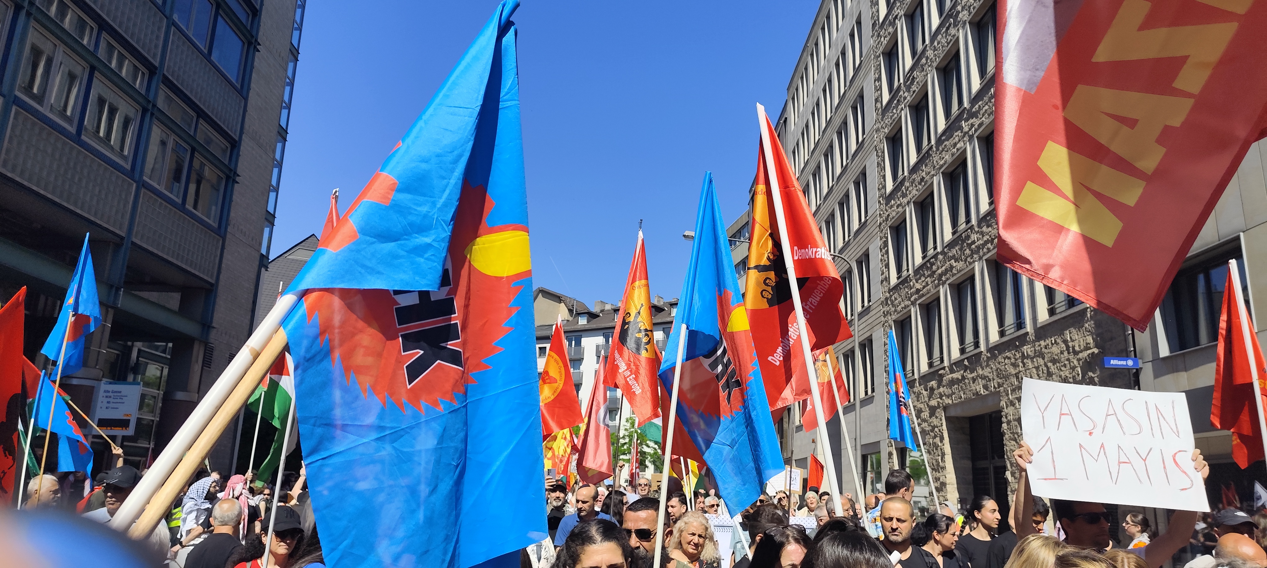 Avrupa'da 1 Mayıs, Coşkuyla Kutlandı konulu fotoğraflar