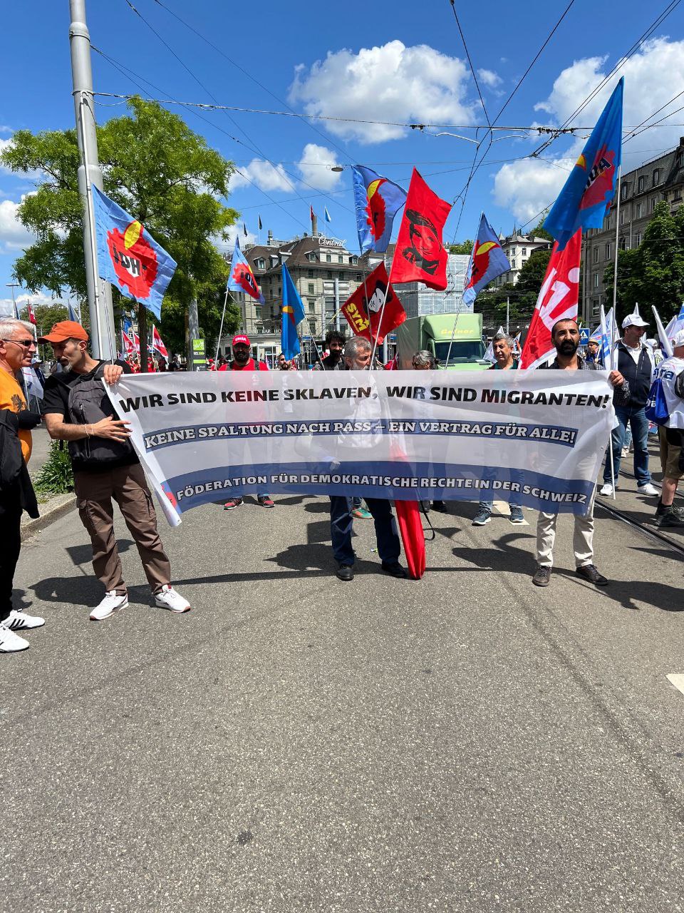 Zürih'te İnşaat İşçilerinden Büyük Miting! konulu fotoğraflar