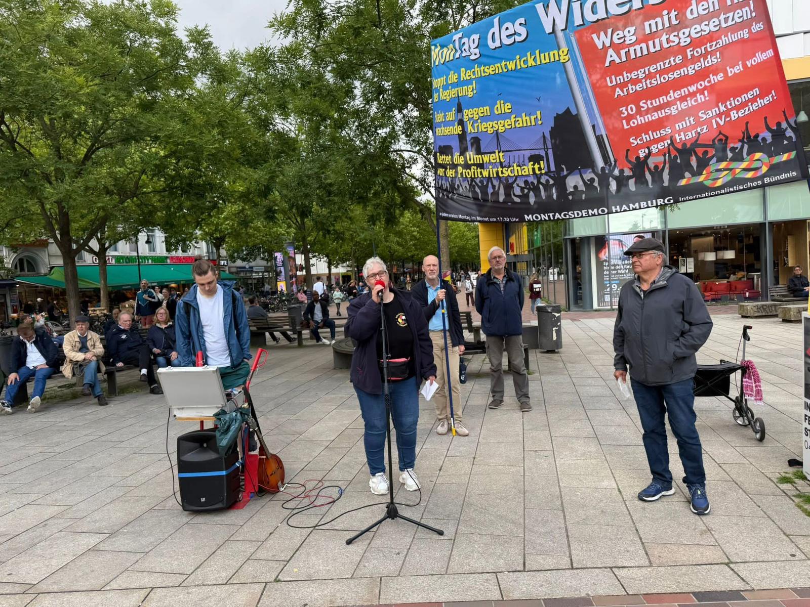 Hamburg'da Emperyalist Saldırılara Karşı Miting konulu fotoğraflar