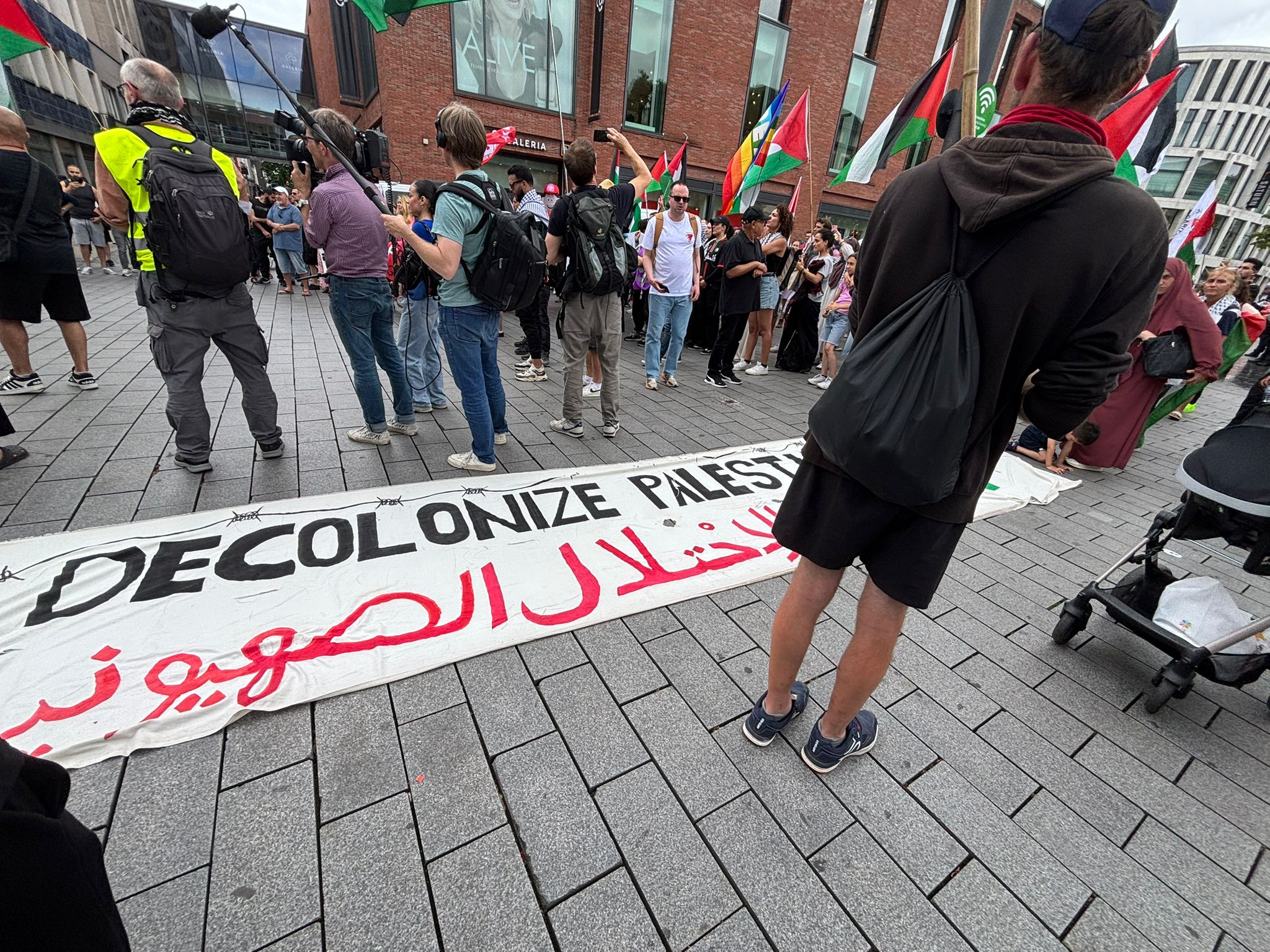 Duisburg’ta Eylem ve Alman Devleti’ne Karşı Halk Mahkemesi: Alman Devleti Sanık Sandalyesinde Mahkum Edildi konulu fotoğraflar