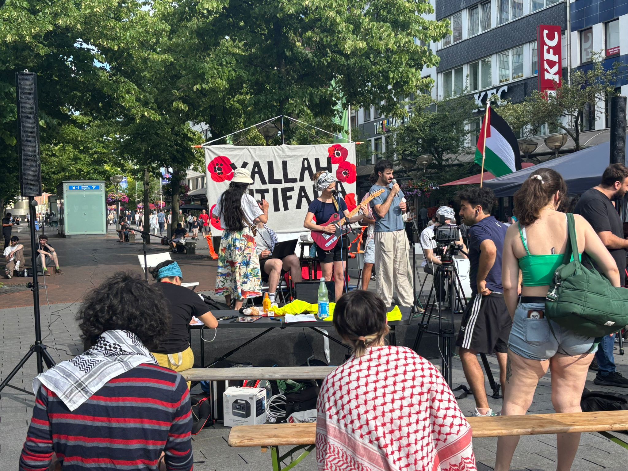 Duisburg’ta Eylem ve Alman Devleti’ne Karşı Halk Mahkemesi: Alman Devleti Sanık Sandalyesinde Mahkum Edildi konulu fotoğraflar