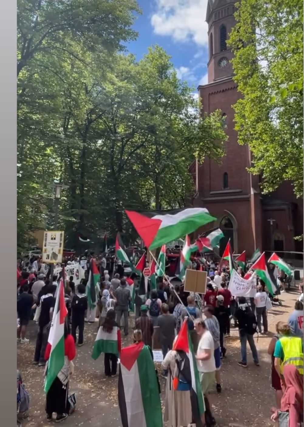 Duisburg’ta Eylem ve Alman Devleti’ne Karşı Halk Mahkemesi: Alman Devleti Sanık Sandalyesinde Mahkum Edildi konulu fotoğraflar