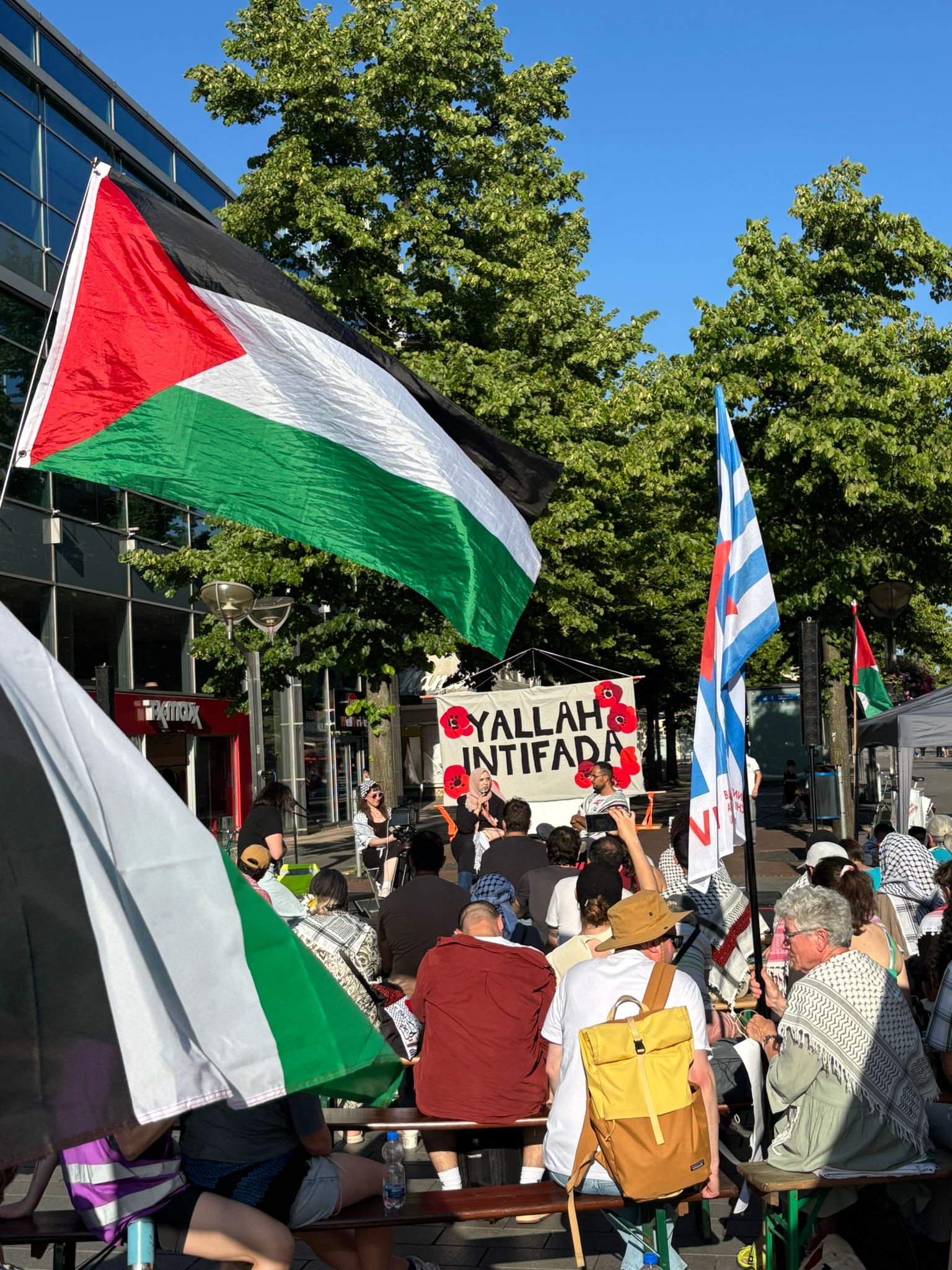 Duisburg’ta Eylem ve Alman Devleti’ne Karşı Halk Mahkemesi: Alman Devleti Sanık Sandalyesinde Mahkum Edildi konulu fotoğraflar