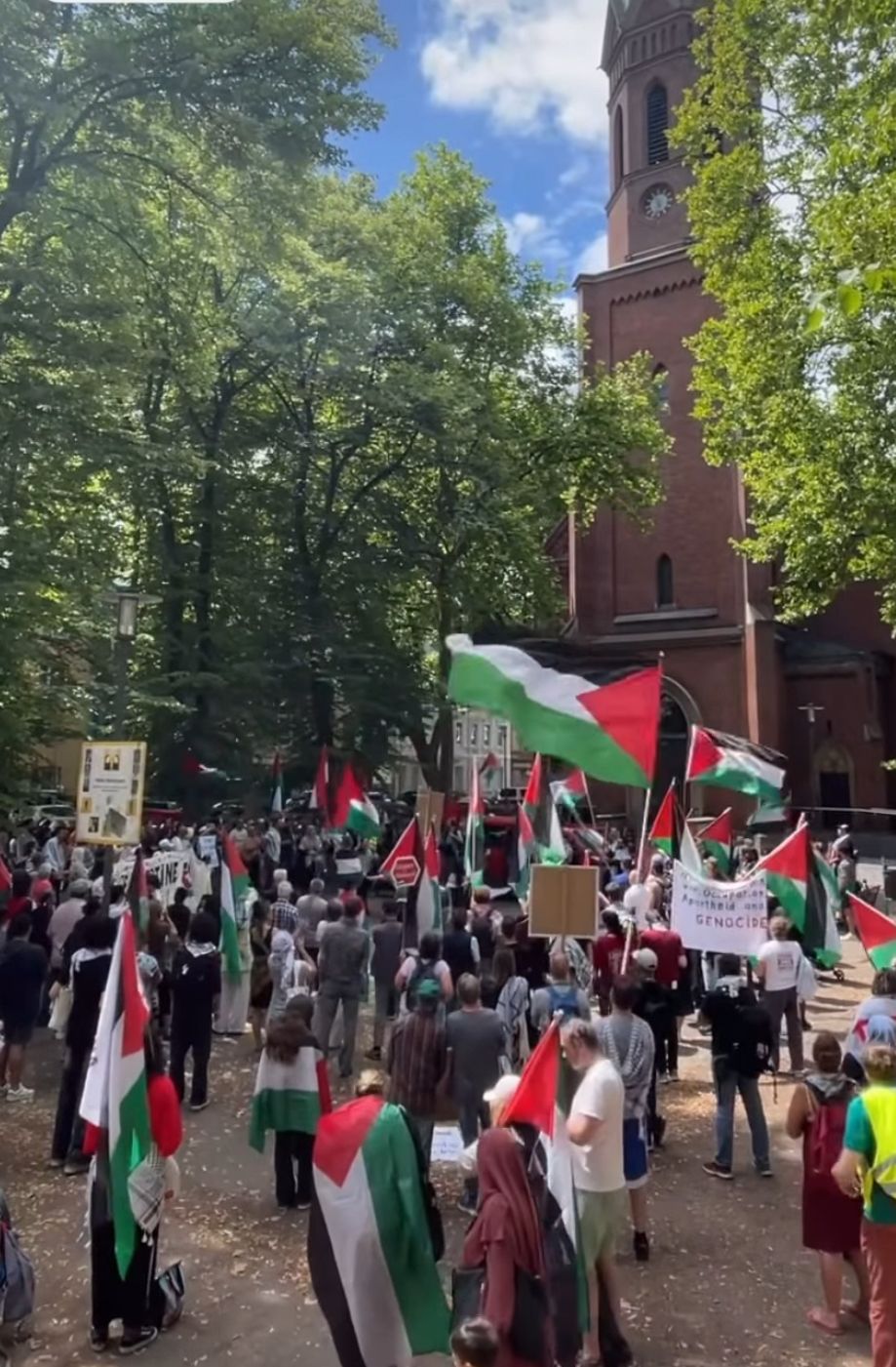 Duisburg’ta Eylem ve Alman Devleti’ne Karşı Halk Mahkemesi: Alman Devleti Sanık Sandalyesinde Mahkum Edildi konulu fotoğraflar