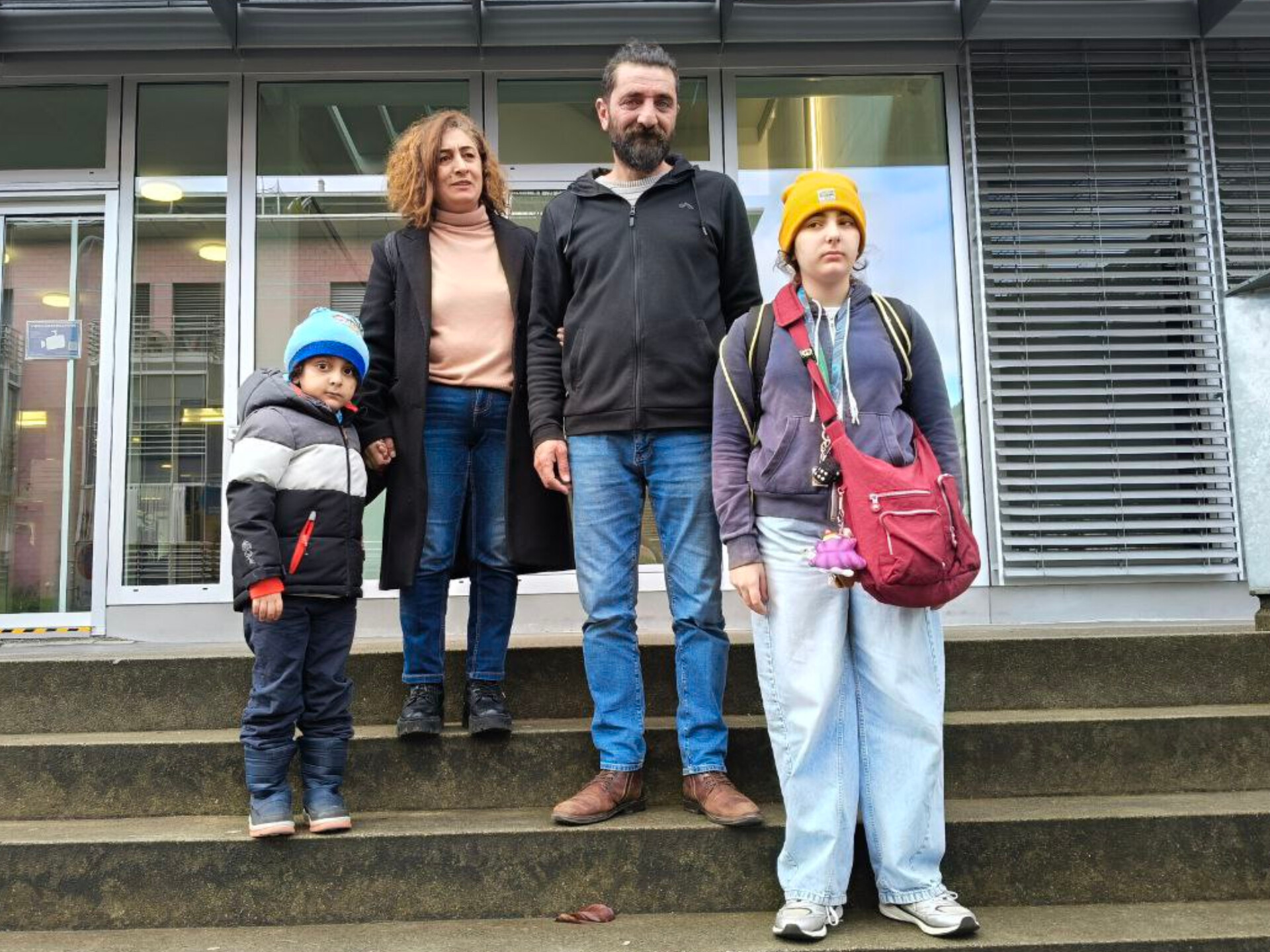 Röportaj: Dört yıldır bekliyorlar — her ret, bir hayatı biraz daha askıda bırakıyor. konulu fotoğraflar