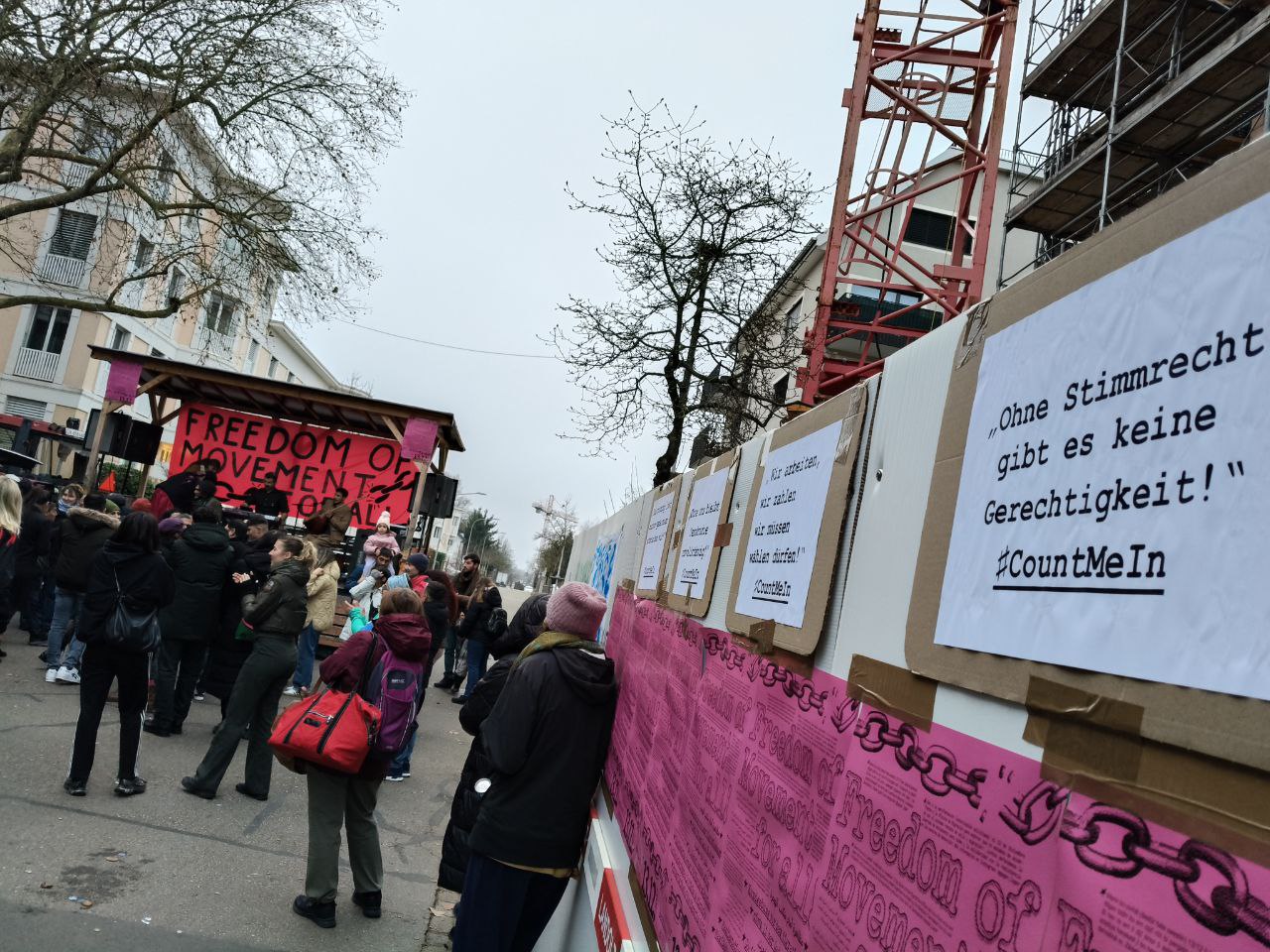 Göç Politikalarına Karşı Göç İdaresi Önünde Miting konulu fotoğraflar