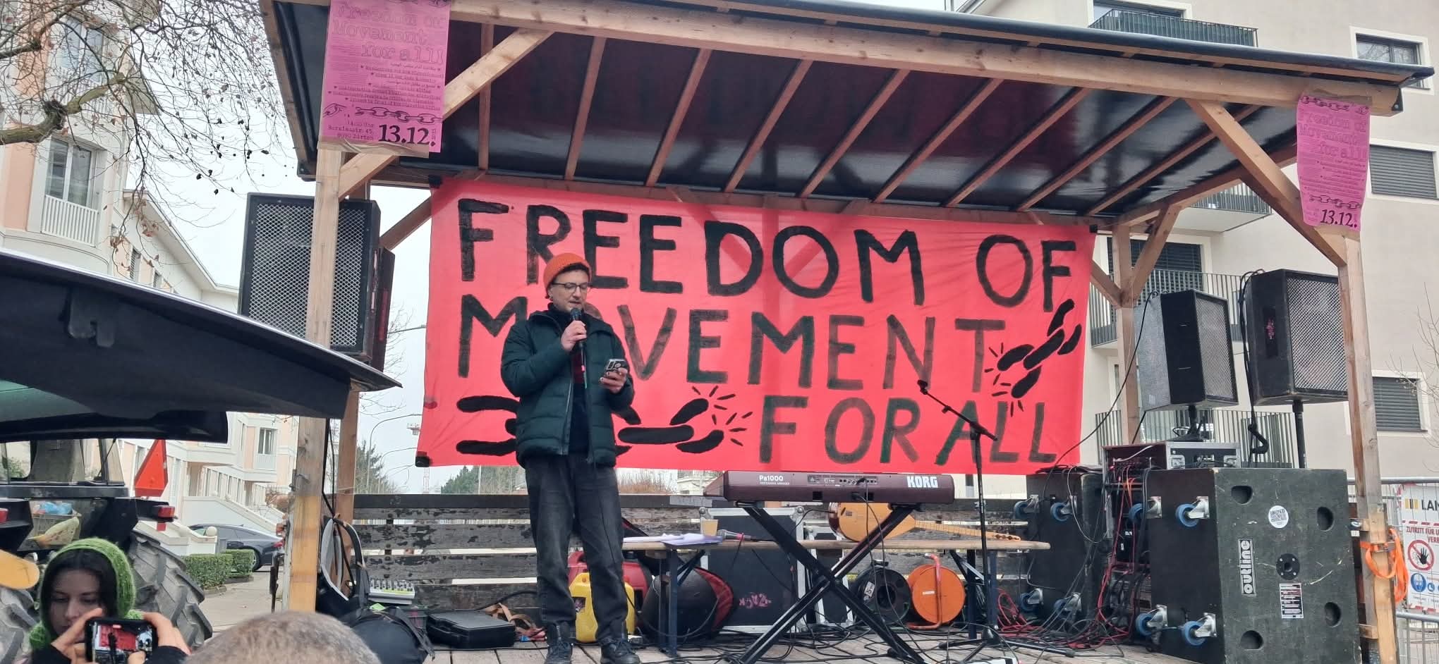 Göç Politikalarına Karşı Göç İdaresi Önünde Miting konulu fotoğraflar