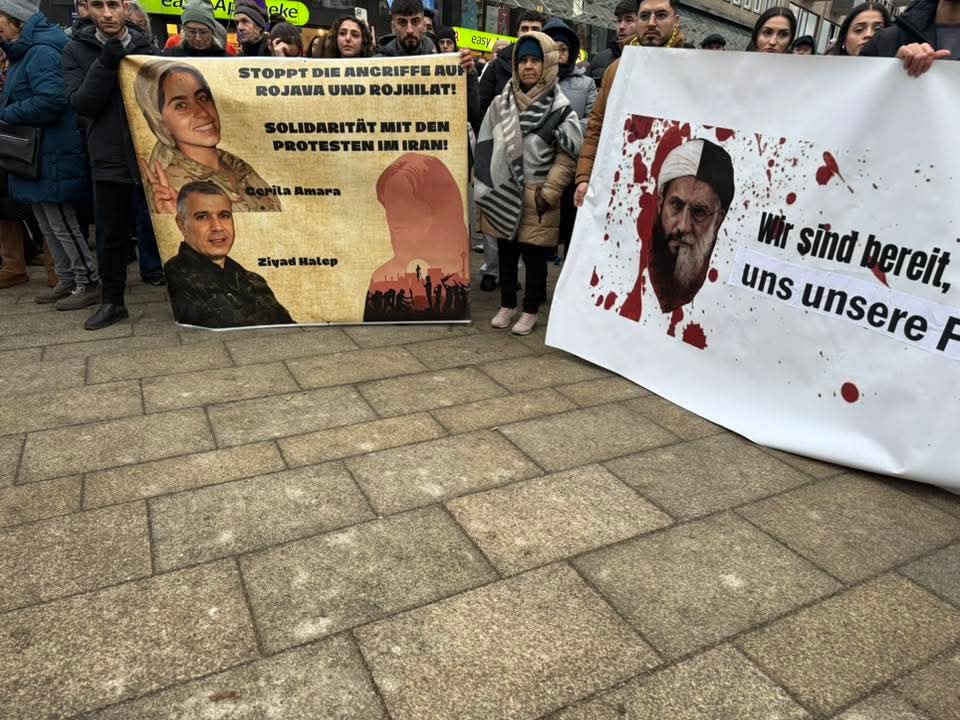Rojava ve Rojhilat Kürdistan’ında Yaşanan Katliamlar Frankfurt ve Hamburg’da Protesto Edildi konulu fotoğraflar