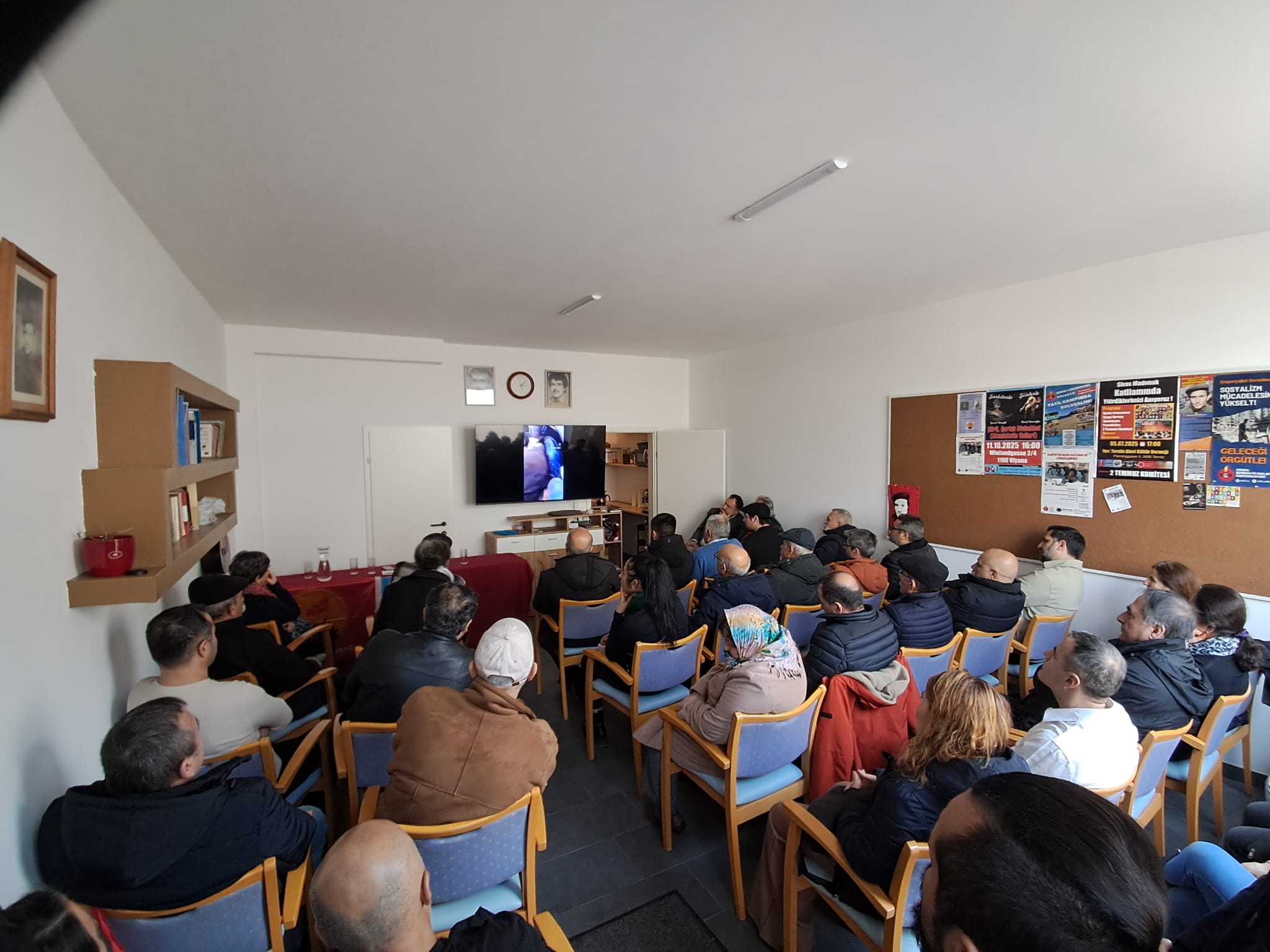 Ternitz ve Innsbruck'da Suriye'de Alevi Katliamı ve Görevlerimiz Panelleri Başarıyla Gerçekleşti! konulu fotoğraflar