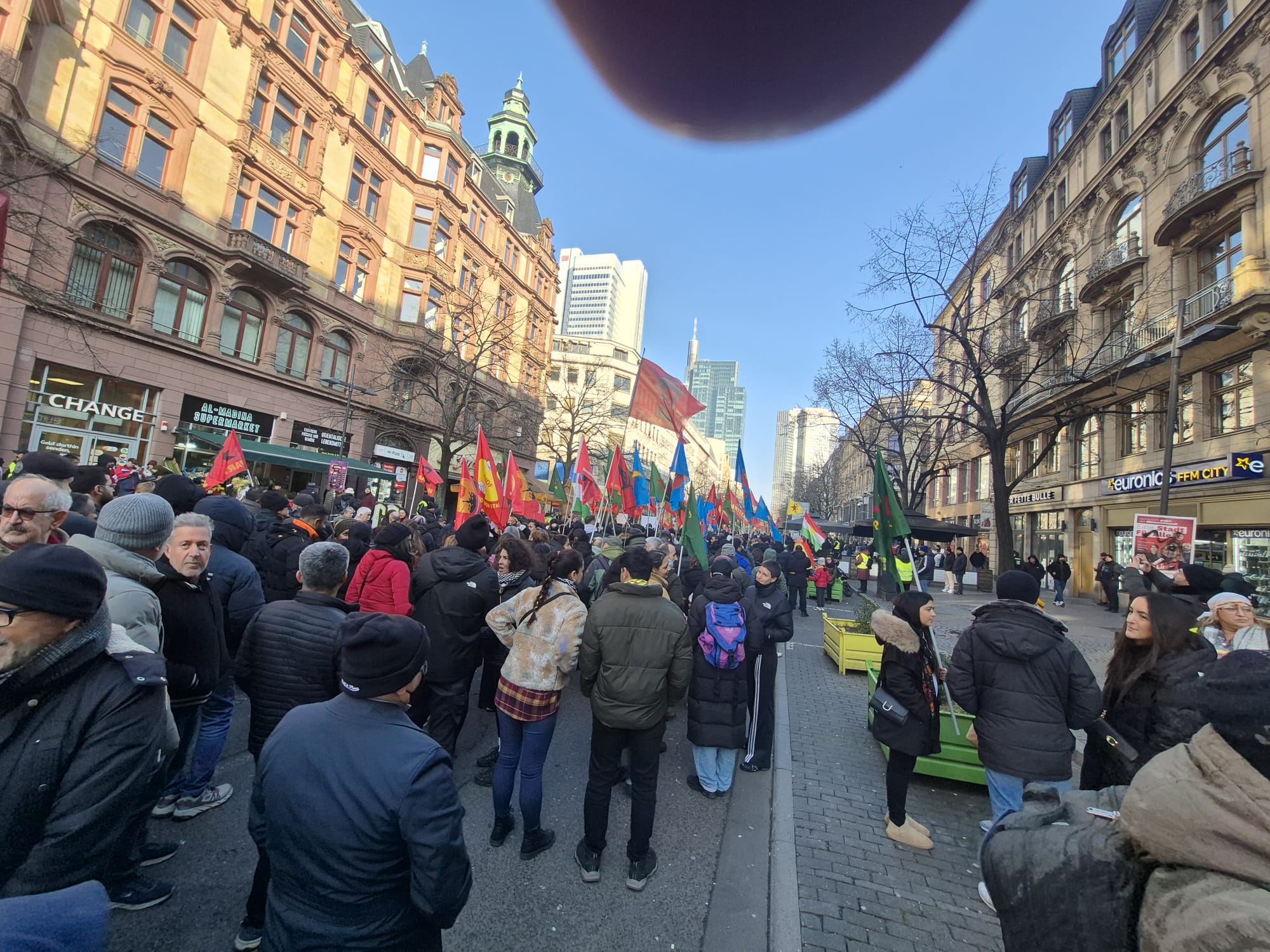 Frankfurtta Kitlesel Rojava Eylemi konulu fotoğraflar