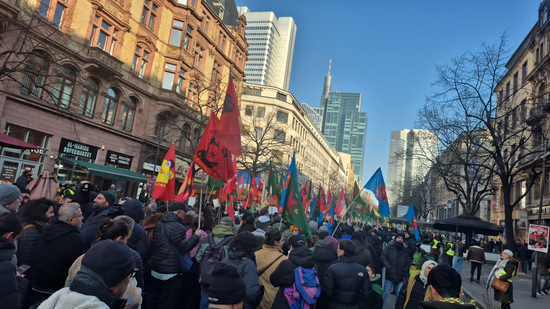 Frankfurtta Kitlesel Rojava Eylemi konulu fotoğraflar