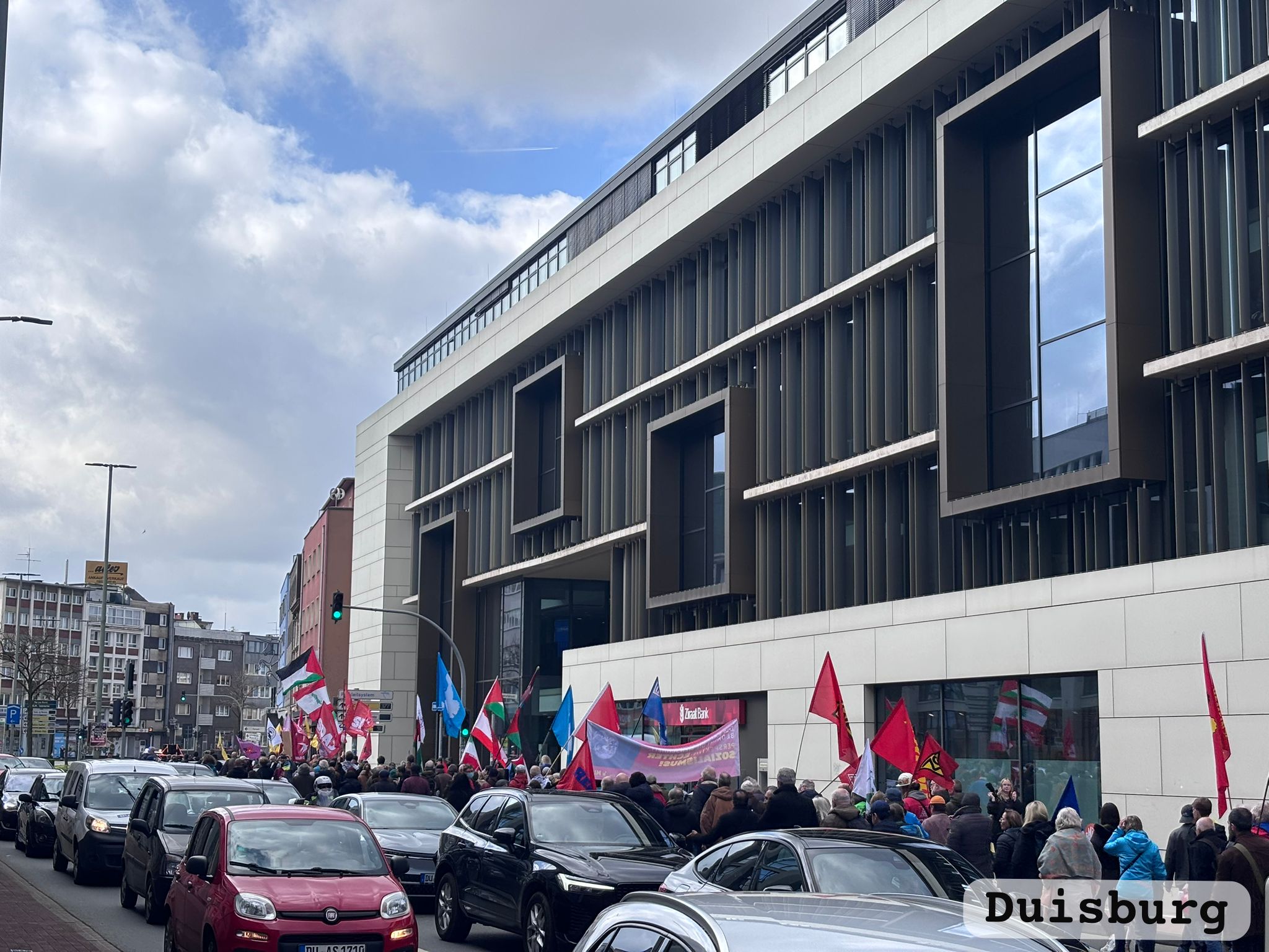 Almanya Sokaklarında Paskalya Yürüyüşleri konulu fotoğraflar