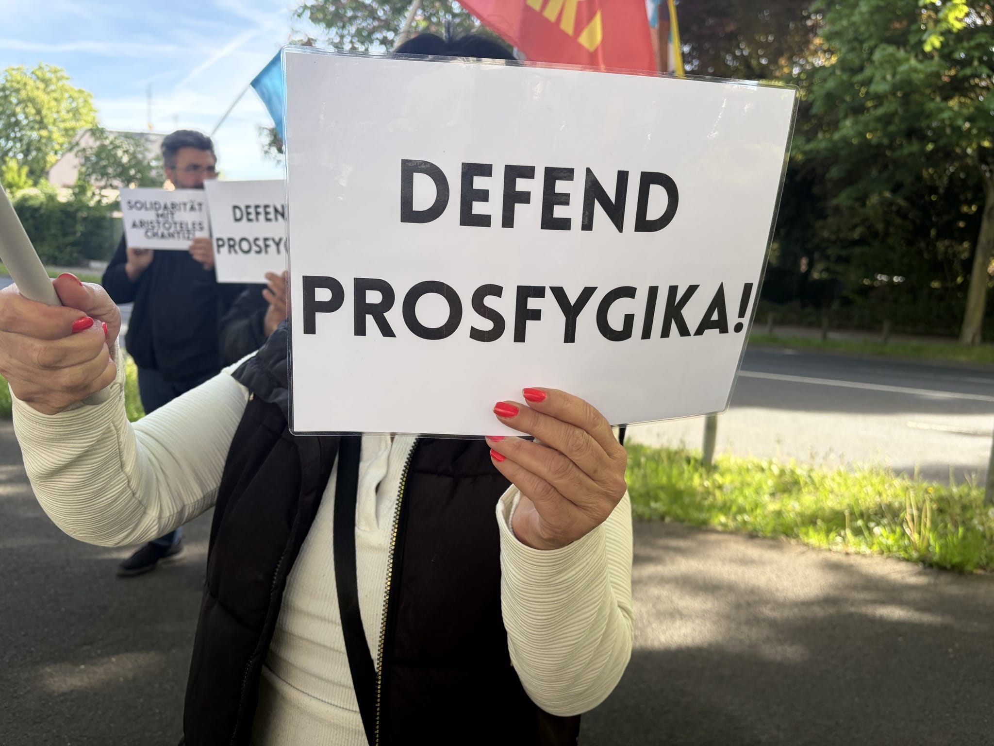 Atina’daki Prosfygika Komünü’ne Yönelik Saldırı Frankfurt’ta Protesto Edildi konulu fotoğraflar