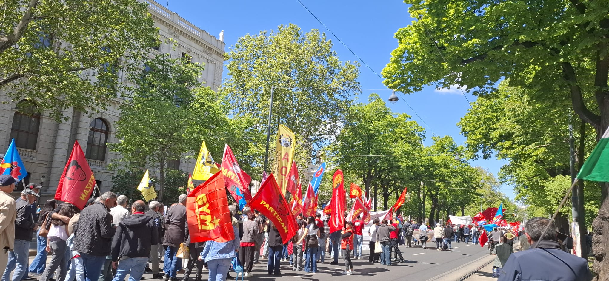 Avrupa Kentlerinde 1 Mayıs Coşkuyla Kutlandı! konulu fotoğraflar