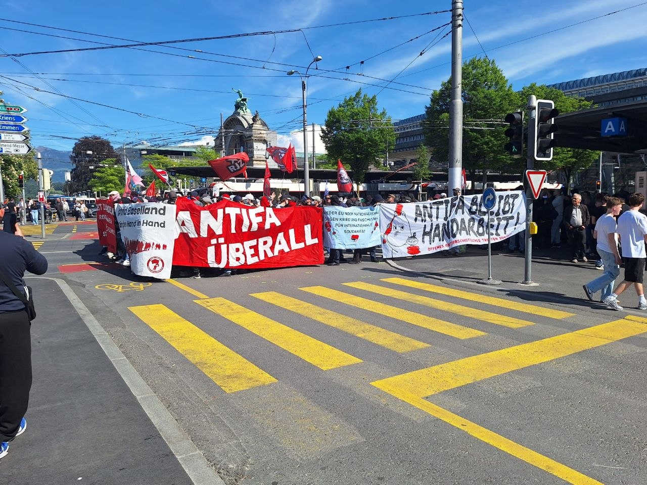 Luzern’de Faşist Yürüyüş Girişimine Karşı Protesto konulu fotoğraflar