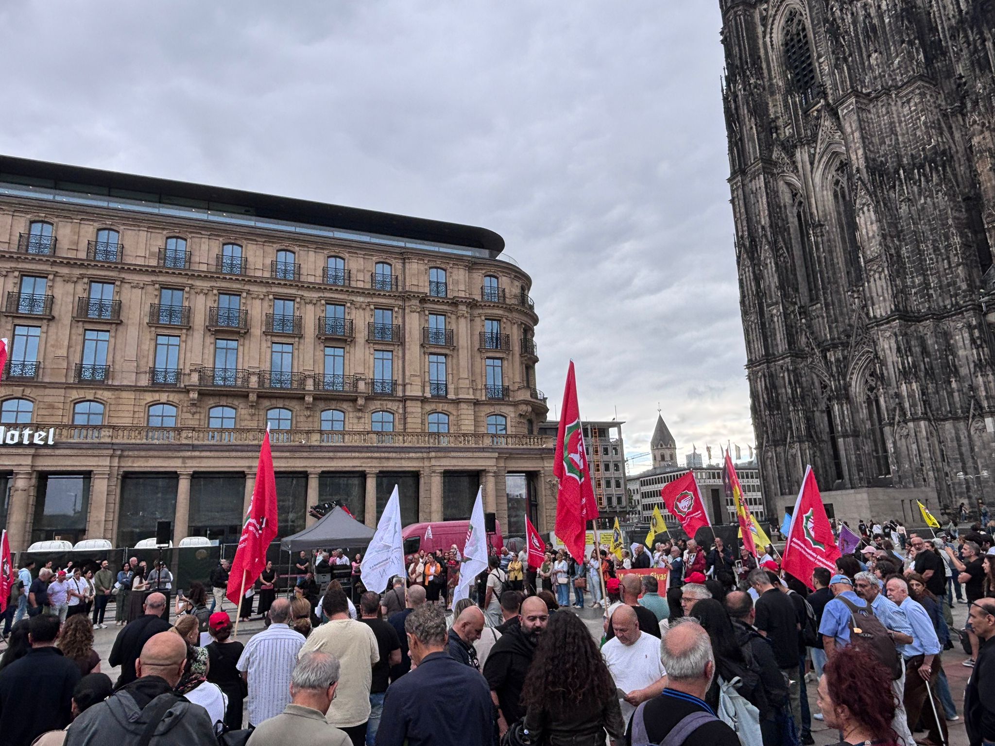 33. Yılında 33 Can: Madımak, Köln’de Anıldı konulu fotoğraflar