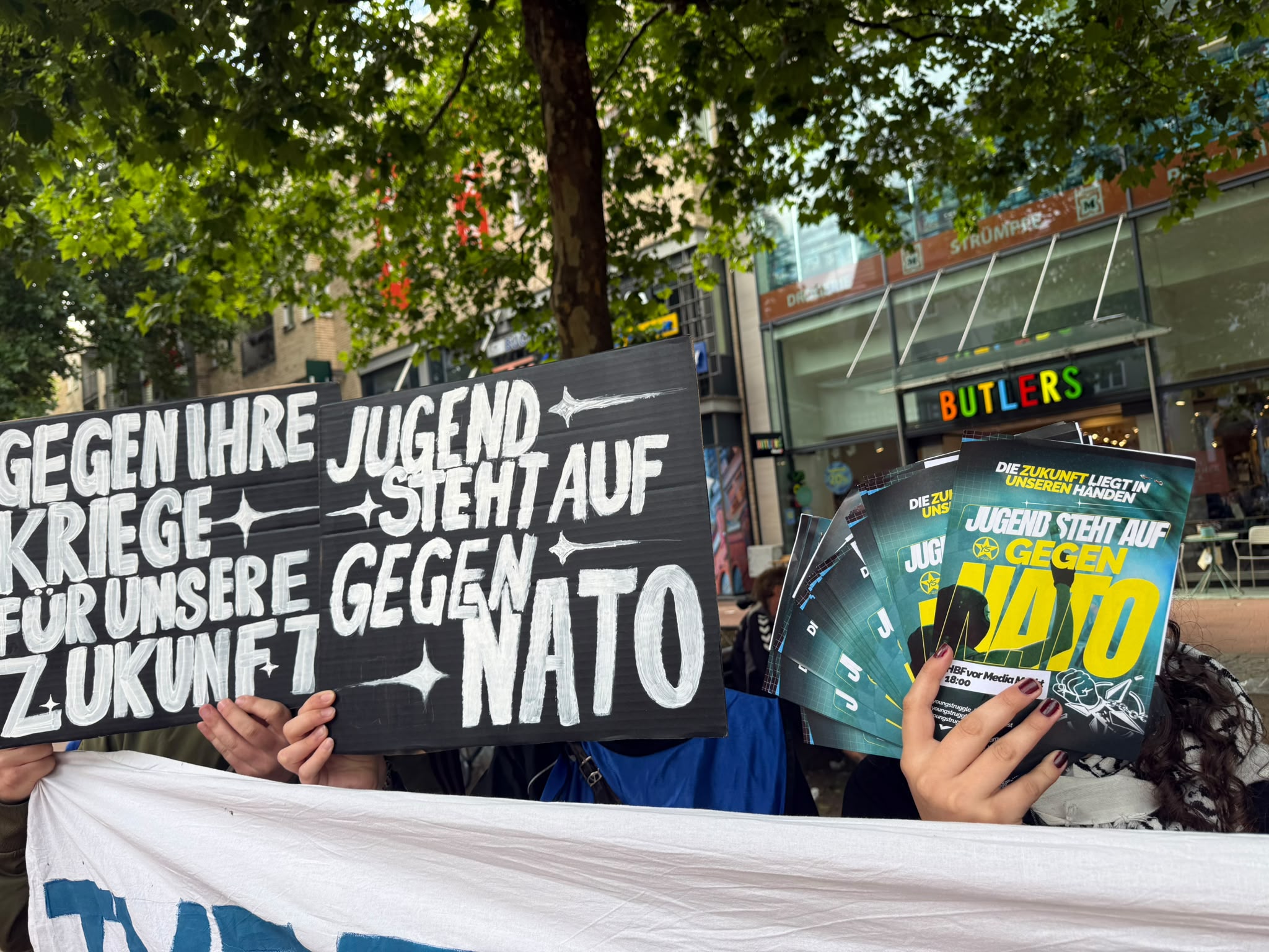 PAN-IW’in Çağrısıyla Hamburg'da NATO Karşıtı Eylem Gerçekleşti konulu fotoğraflar